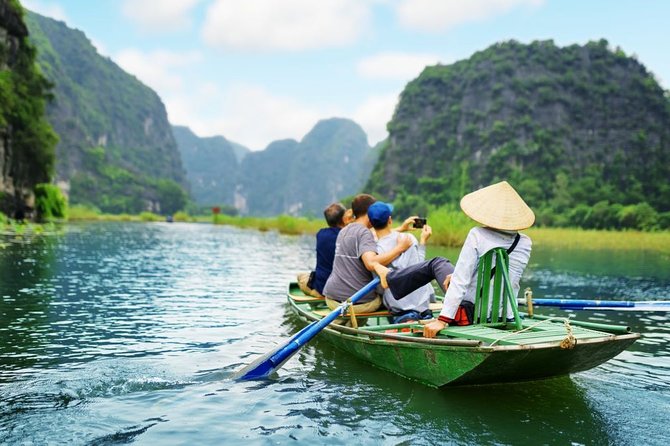 Ninh Binh Private Tour : Hoa Lu Citadel - Tam Coc Boat Trip - Bich Dong Pagoda - Tour Highlights