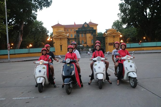 Vespa City Tour + Train Street Female Ao Dai Riders 4,5 Hours