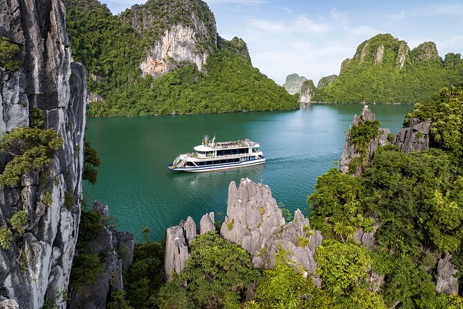 Halong Bay Luxury Cruise Day Trip: Buffet Lunch, Limousine Bus - Halong Bay Luxury Cruise Itinerary