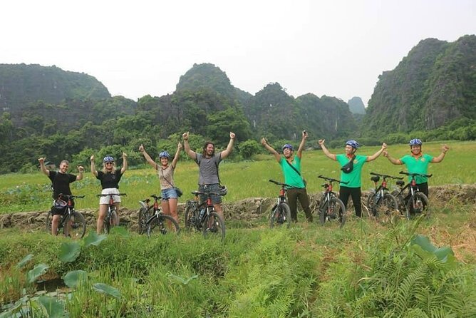 Luxury Small Group, Hoa Lu, Tam Coc, Mua Cave Max 6-8 Pax/ Group - Tour Guide