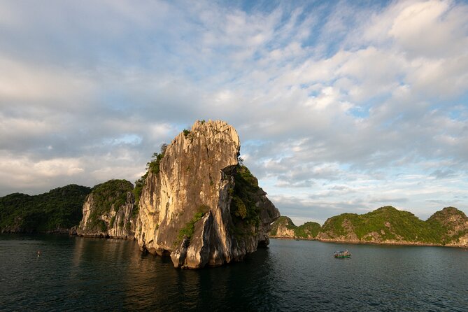 Halong Bay 2D1N Traditional Boat All Inclusive Suppring Cave,Titop,Luon Cave - Meeting and Pickup