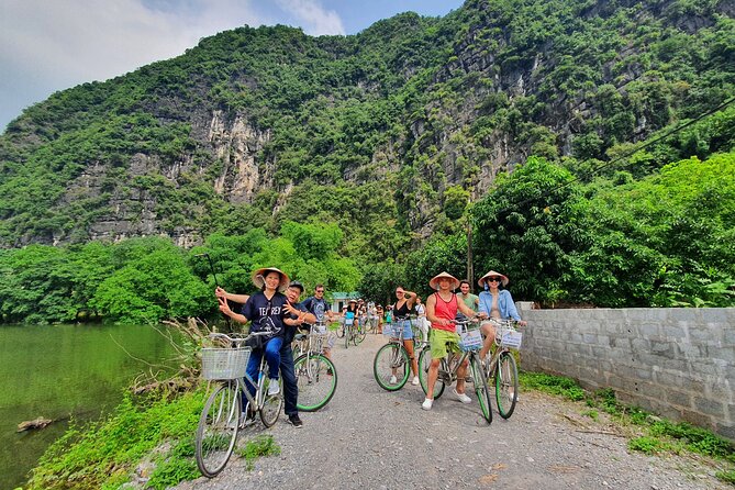 Full-Day Tour Hoa Lu, Tam Coc Boat Trip and Mua Cave - Meeting and Pickup Information