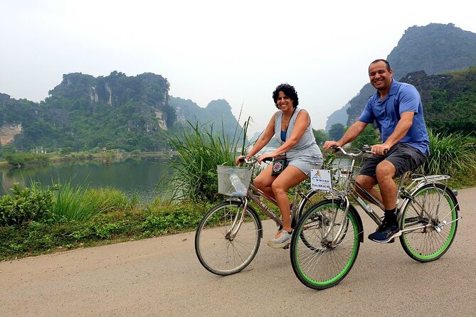 Highlight Ninh Binh Full Day Tour Tam Coc Boat, Mua Cave, Hoa Lu - Mua Cave Exploration