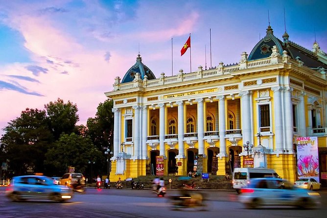 Private Tour: Hanoi City Tour Including Water Puppet Show and Cyclo Ride