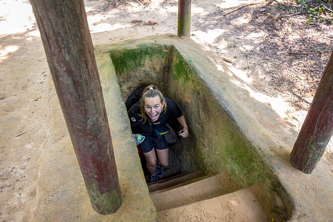 Small-group Cu-Chi Tunnel: 1-Day Ben-Duoc Temple & Liberated Zone