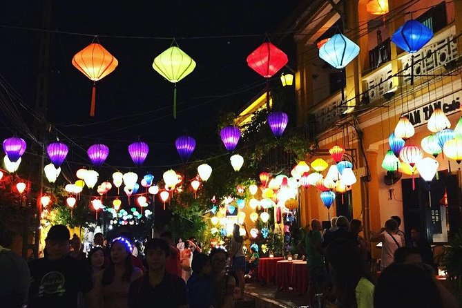 Hoi an Night Market With Hoi an Walking Tour , Colourful Lanterns, Boat Ride - Common questions