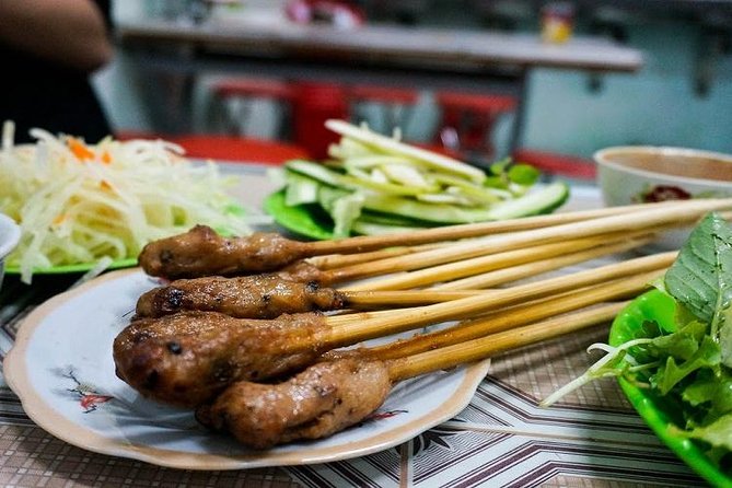 Da Nang Night Foodie & Sightseeing With Friendly Female Biker