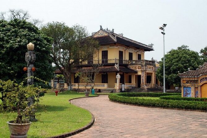 Hue Walking Tour to Imperial Citadel and Forbidden City - Maximum Travelers and Cancellation Policy